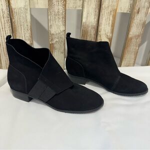 Walking Cradles Black soft suede leather ankle boot, size 6M